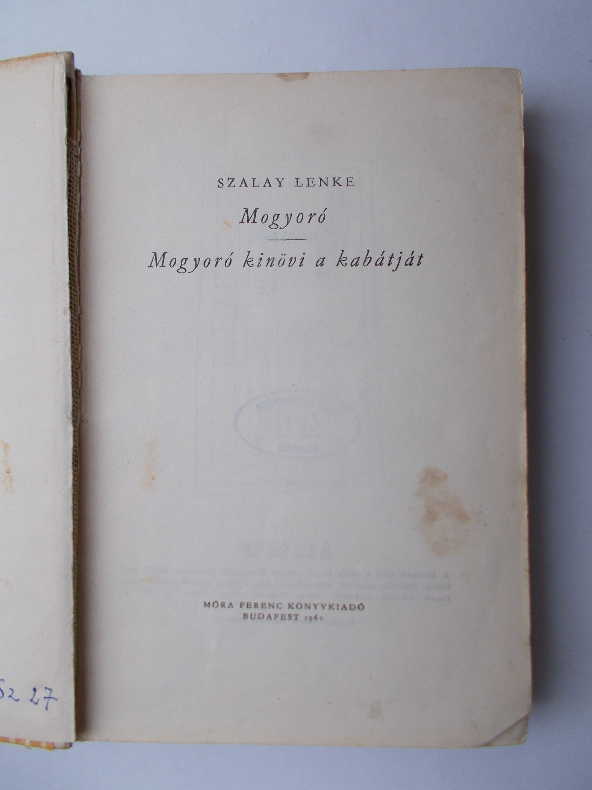 Szalay Lenke: Mogyoró / Mogyoró kinövi a kabátját - 1. kép