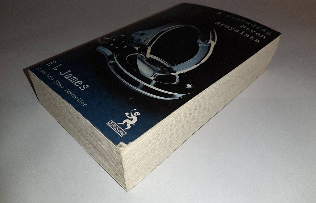 E. L. James: A szabadság ötven árnyalata - 3. kép