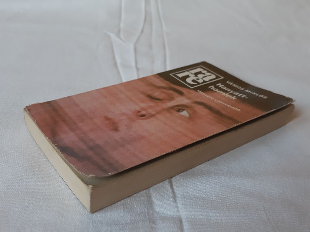Vámos Miklós: Emily néni szakálla / Hanyatt-homlok : két kisregény - 3. kép
