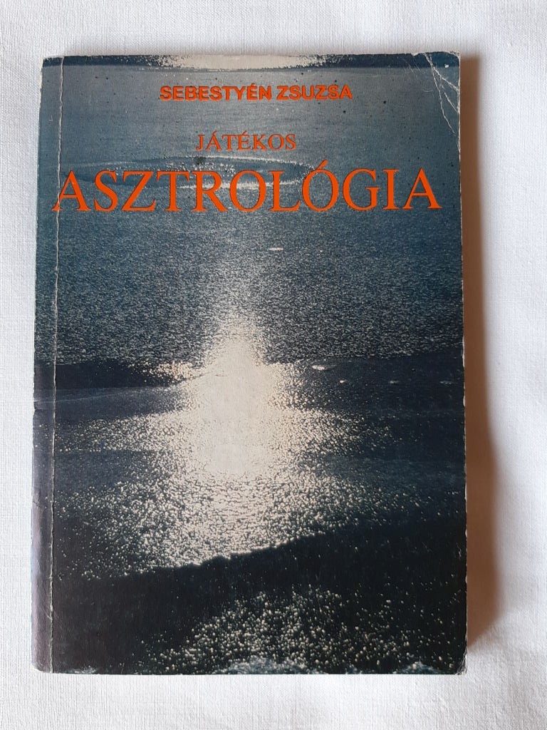 Sebestyén Zsuzsa: Játékos asztrológia - 1. kép