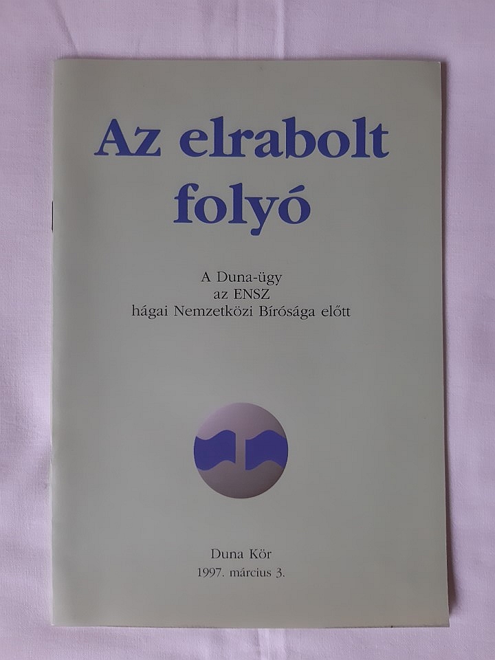 Hajósy Adrienne, Vargha János: Az elrabolt folyó - 1. kép
