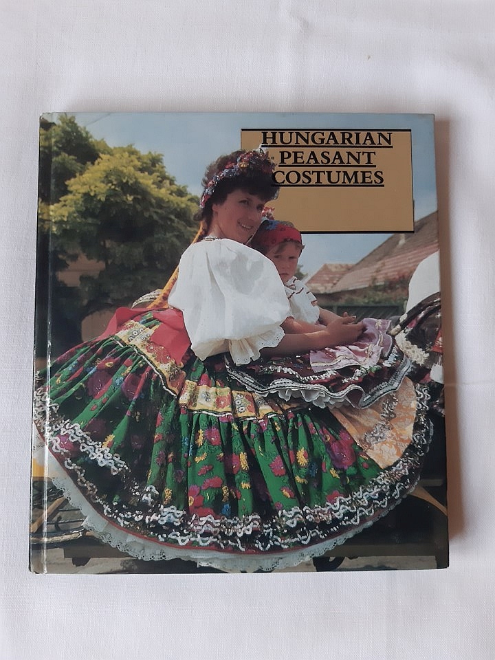Alice Gáborján: Hungarian peasant costumes - 1. kép